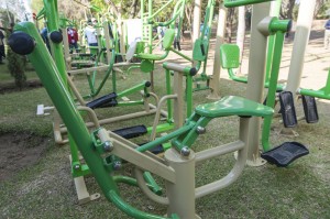 Gabino Gobernador - Entrega Gimnasios Aire Libre 01