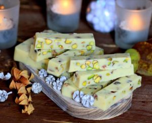 turron-de-leche-condensada-chocolate-blanco-y-pistachos