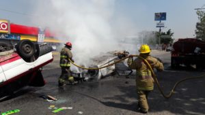 bomberos apagan unidades