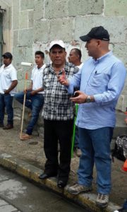 agarra tu escoba mana