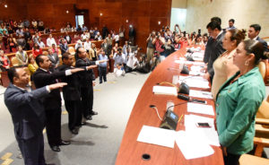 Elige Legislatura a titulares 01