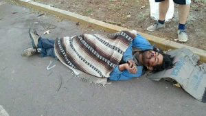 hombre agoniza