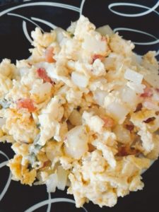 huevo revuelto con nopales