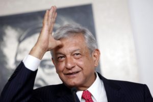 amlo con cuernos
